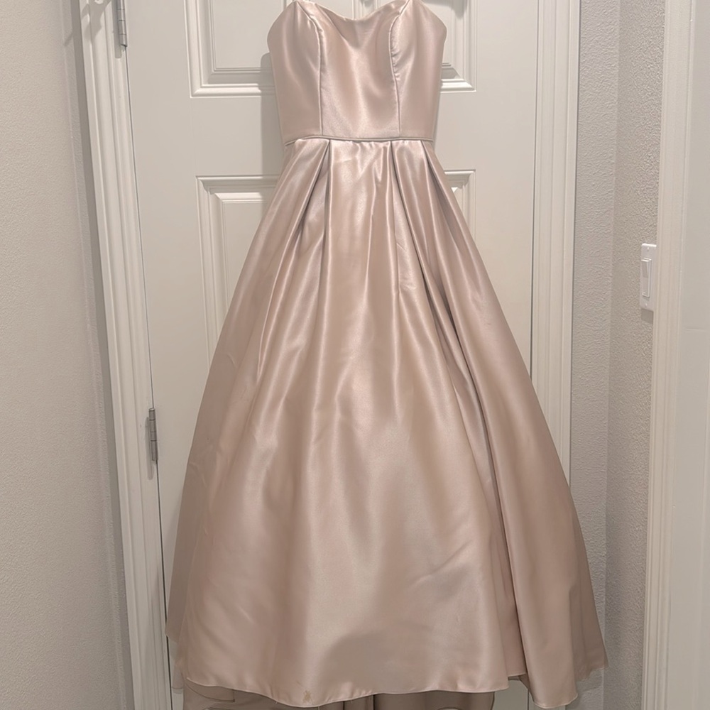 beautiful pale pink dress, in very good condition, only one wear